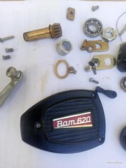 LOT IMPORTANT DE PIECES POUR MOULINET BAM 620 . ( PIECES NEUVES ) -Pêche Produits Magasin 00004 LOT IMPORTANT DE PIECES POUR MOULINET BAM 620 . PIECES NEUVES