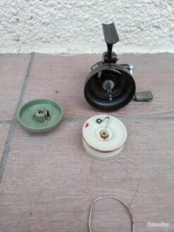 MOULINET COLLECTOR TRES RARE . LUXOR RELAX CAPOTE EN PARFAIT ETAT DE FONCTIONNEMENT . -Pêche Produits Magasin 00004 MOULINET COLLECTOR TRES RARE . LUXOR RELAX CAPOTE EN PARFAIT ETAT DE FONCTIONNEMENT