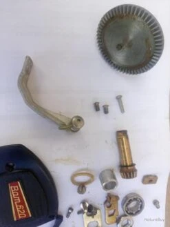 LOT IMPORTANT DE PIECES POUR MOULINET BAM 620 . ( PIECES NEUVES ) -Pêche Produits Magasin 00005 LOT IMPORTANT DE PIECES POUR MOULINET BAM 620 . PIECES NEUVES